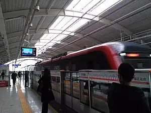 折返列车进入尚双塘站上客站台
