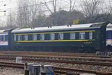 T77/78次列车编组中刷成绿色的RW19K-553915车底