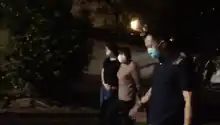 學生動源前成員何忻諾，在大圍新村被捕