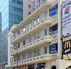 面向柯士甸道的長形露臺