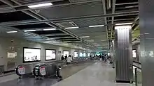 范湖站换乘通道往2号线方向。