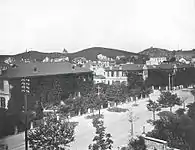 “四座楼”，左侧为今湖南路31号址，约1913年
