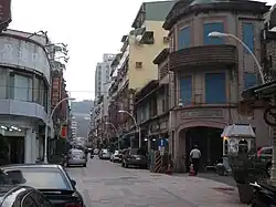 友松醫院(右)與新樂園(左)