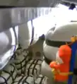 舱内画面與牛年的玩偶