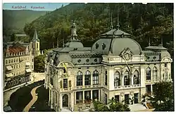 Budova Císařských lázní na pohlednici z roku 1910