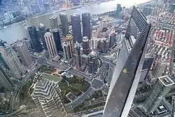 从119层观景台俯视上海环球金融中心和金茂大厦