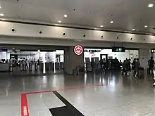 地铁站厅入口