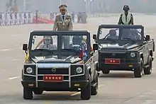 敏昂來檢閱軍隊