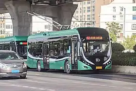 中国郑州，郑州快速公交B2路使用的宇通ZK5125C型