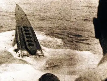 撞擊後艦艏向上