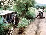 1983年10月，在入侵格林納達期間攜帶了龍式導彈的美國陸軍士兵。