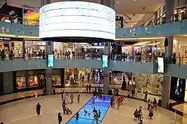 商場廣場處