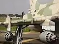 苏-20「裝配匠」機翼以下的UB-32。