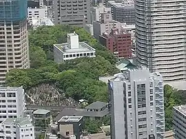愛宕山和放送博物館（中央）