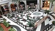 1F室內中庭露天餐廳