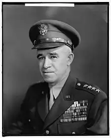 时任四星上将布莱德利官方肖像(摄于1945年)