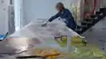 Barkat在她位於耶路撒冷的工作室工作。