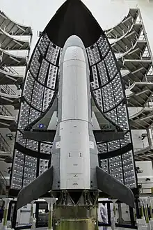 即将完成合罩的波音X-37B，使用宇宙神5号火箭的整流罩