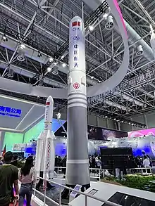 2022年珠海航展上展出的长征九号火箭模型,采用的已是无助推器光杆构型。