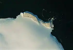欧亚大陆最北的陆地是位于弗利格利角向西1800米、向北450米的无名海角
