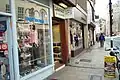 高街南侧的商店