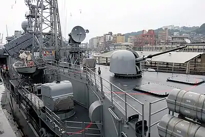 張騫軍艦的上層結構