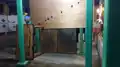 警方用雜物堵塞入口