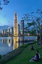 从深圳人才公园眺望中國华润大厦。