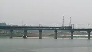 路線：焦柳鐵路伊河大橋車輛：6K型电力机车牽引貨物列車