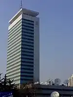 一座超过二十层的楼