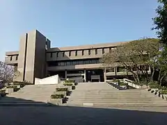 中原大學張靜愚紀念圖書館（1985年，潘冀與王秋華設計）