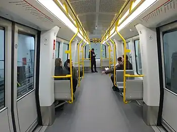 现有的哥本哈根地铁列车，空间较比哥本哈根市郊铁路列车更局促，载客量亦难以提升