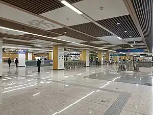   6号线与  9号线共用站厅 (2023年4月)