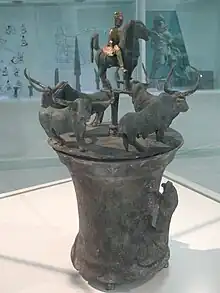 西汉四牛鎏金骑士贮贝器，1956年云南晋宁石寨山出土，现藏于云南省博物馆