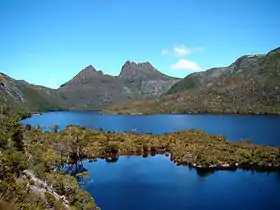 摇篮山和鸽子湖（英语：）