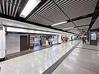 位於 觀塘綫大堂的車站商店（2023年3月）