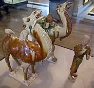 牵夫俑与一对骆驼俑