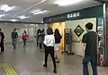 阜成门站A口通道内的华联超市入口（地下一层）（2016年5月摄）