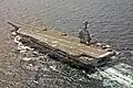 F/A-18F戰鬥機正降落在福特號，以測試降落攔截索系統。