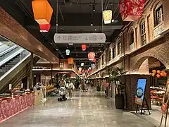 遠百竹北7樓的客家老街造景