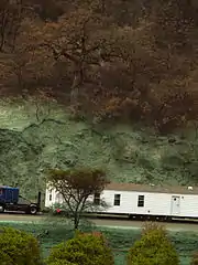 加州一个正在被运输的移动房屋