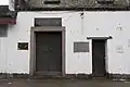 刘聘三故居入口处，可见新旧两块文保牌
