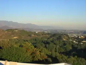 向东看到的格里菲斯公园和鹰岩地区
