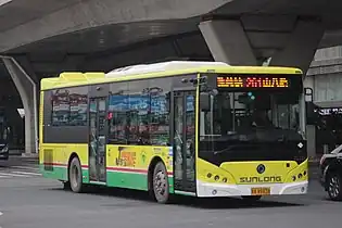 珍宝巴士 SKL6119ULN5HEVZ 行驶于261路，该车现已退役