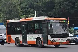 一汽巴士 BJ6901C6MCB-3 行驶于5路，该车现已退役