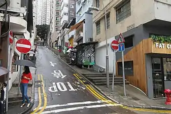 鴨巴甸街與士丹頓街交界