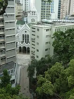近己連拿利的正門通道