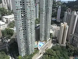 大廈平台住客會所附設泳池