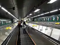 連接大堂與月台的扶手電梯（2009年6月）