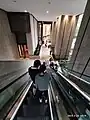 往地面的扶手電梯
